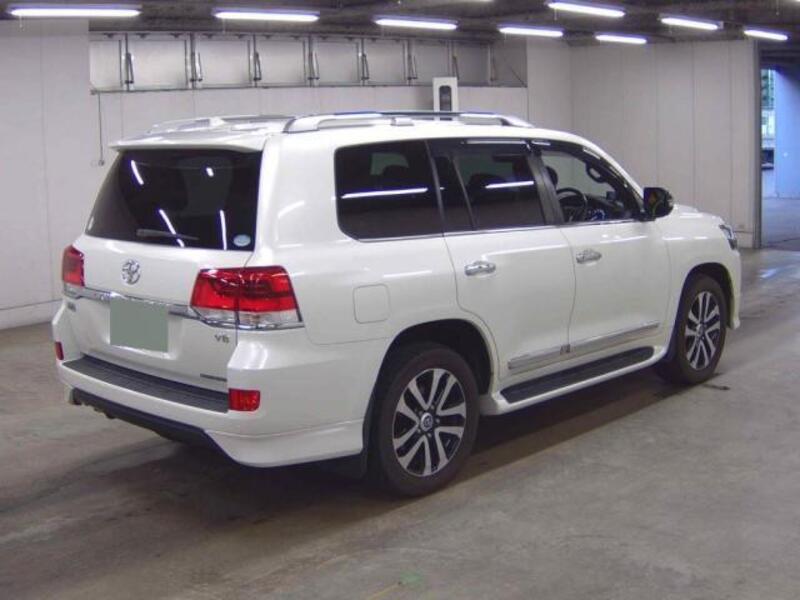 LAND CRUISER
