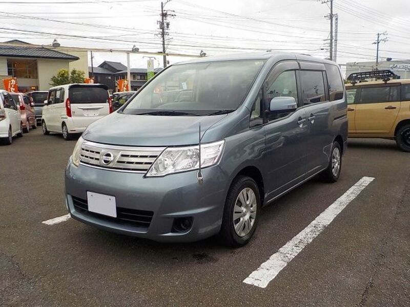 NISSAN SERENA