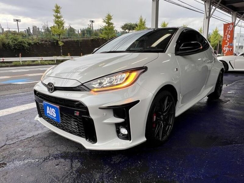 GR YARIS-0