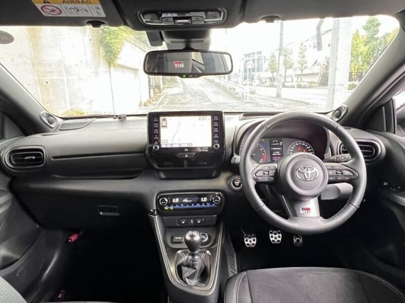 GR YARIS