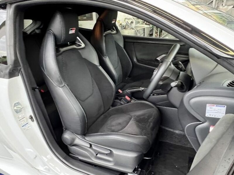 GR YARIS