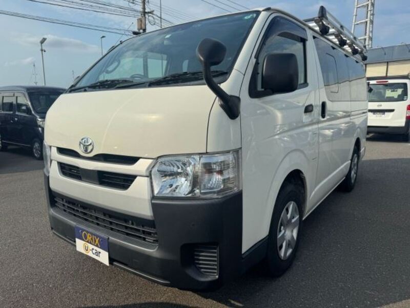 TOYOTA HIACE VAN