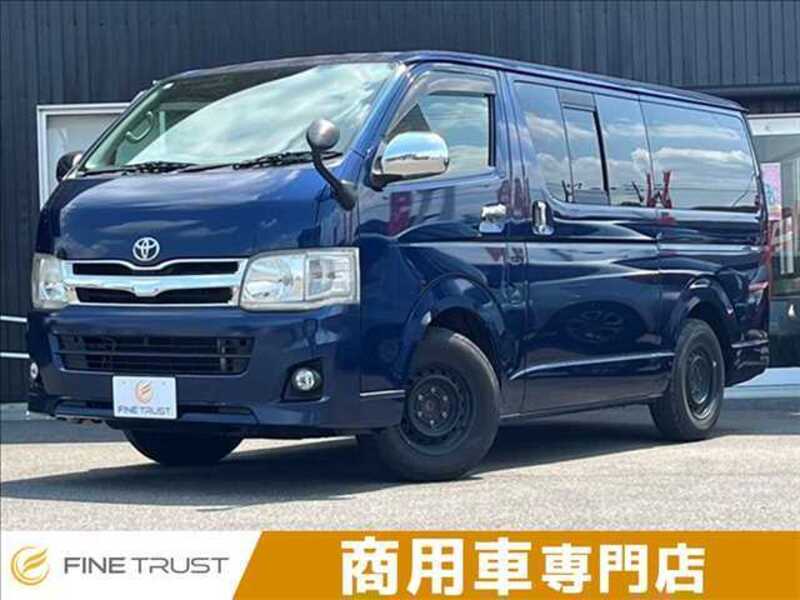 TOYOTA HIACE VAN