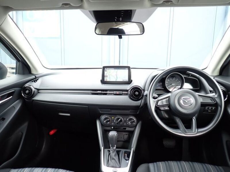 MAZDA2
