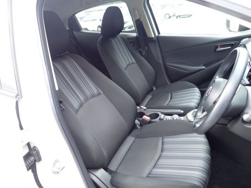 MAZDA2