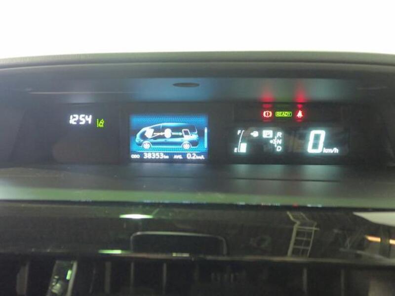 PRIUS ALPHA