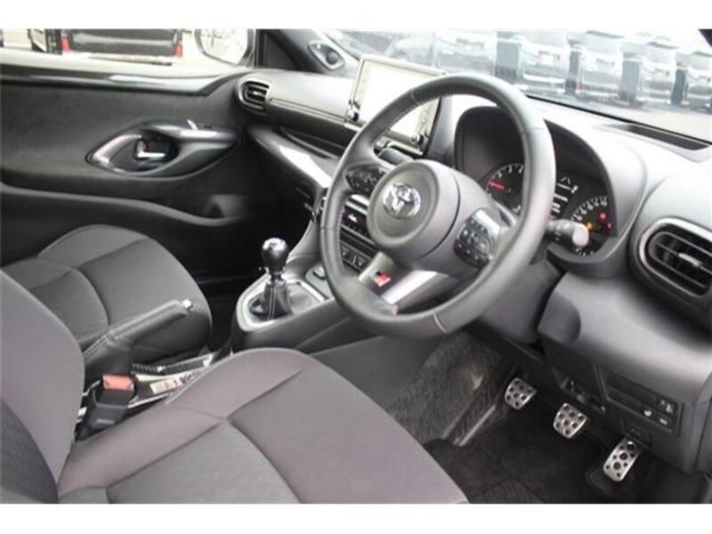 GR YARIS