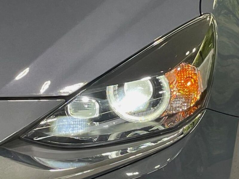 MAZDA2