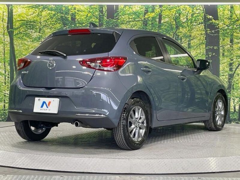 MAZDA2