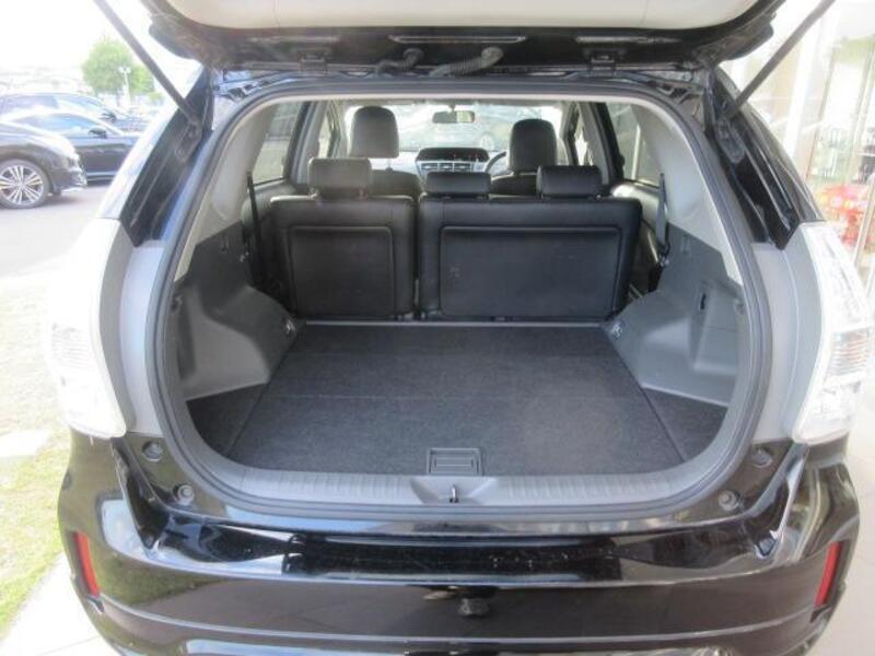 PRIUS ALPHA