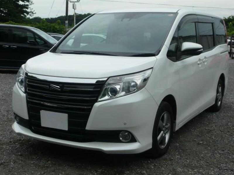 TOYOTA NOAH