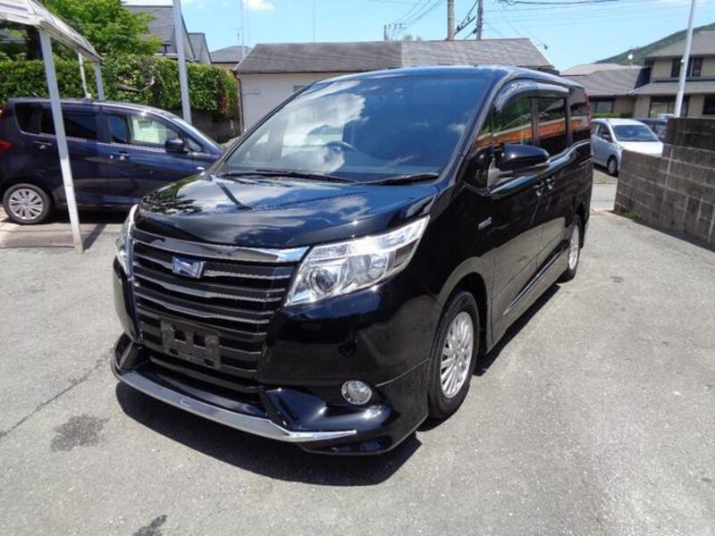 TOYOTA NOAH