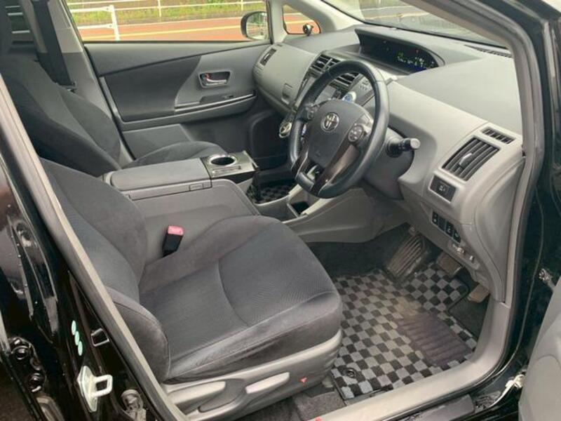 PRIUS ALPHA