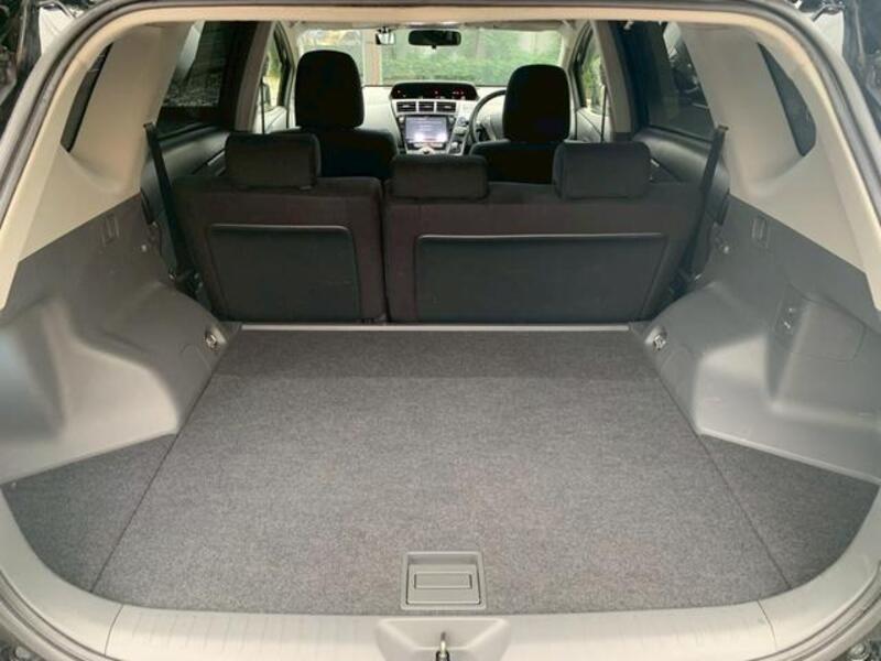 PRIUS ALPHA