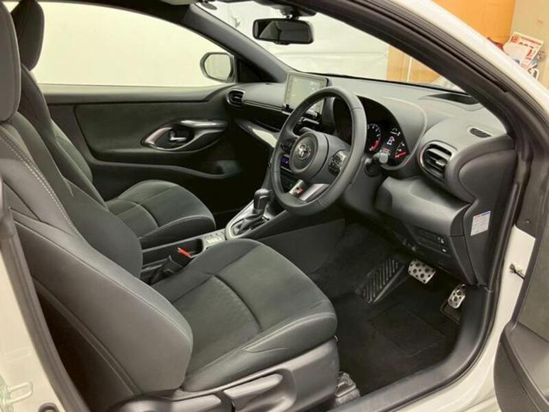 GR YARIS