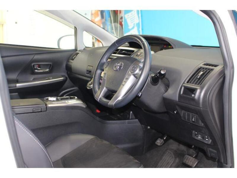 PRIUS ALPHA