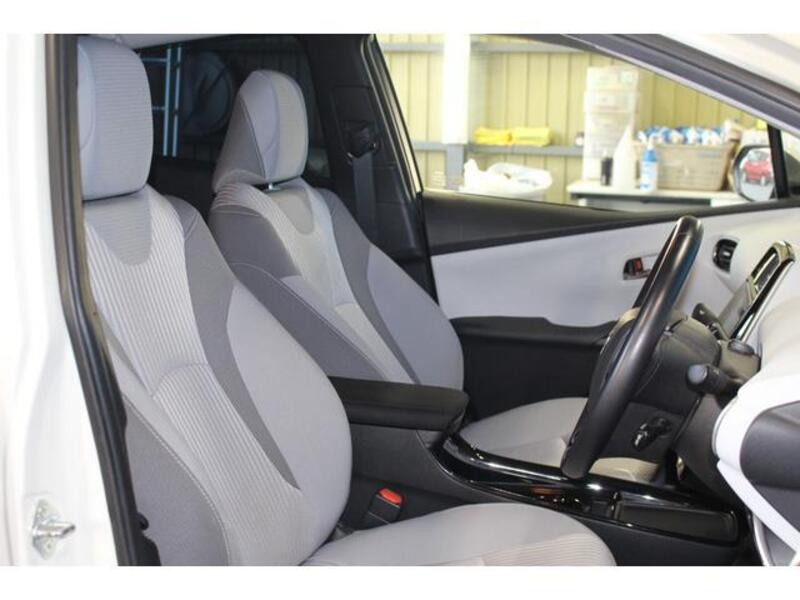 PRIUS PHV