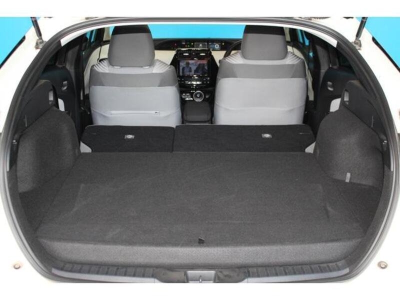 PRIUS PHV