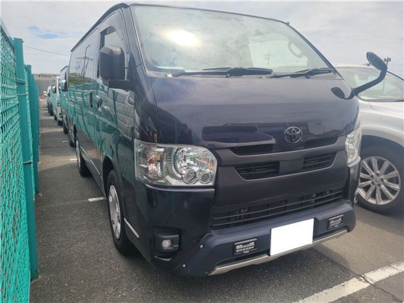 TOYOTA HIACE