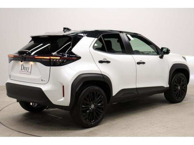 YARIS CROSS
