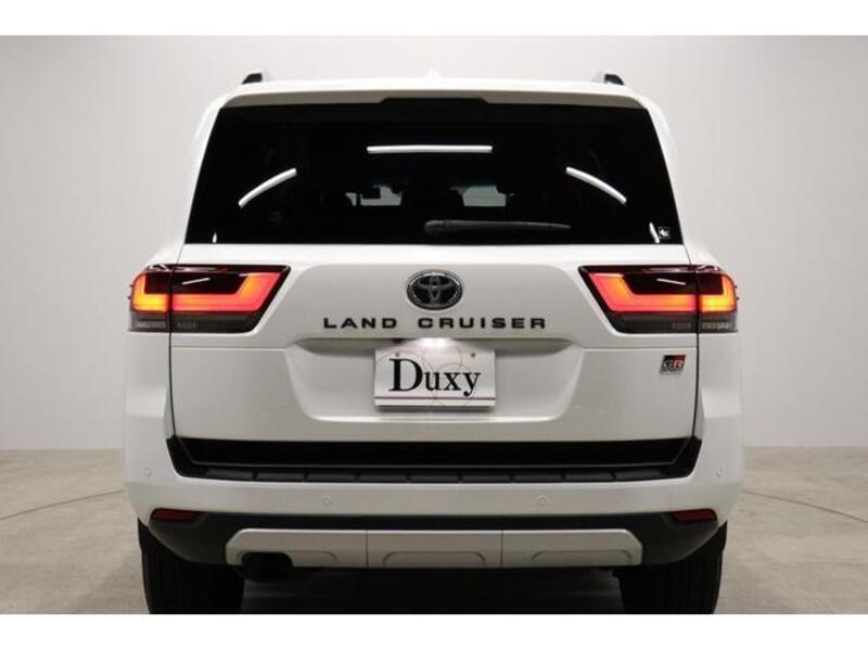 LAND CRUISER