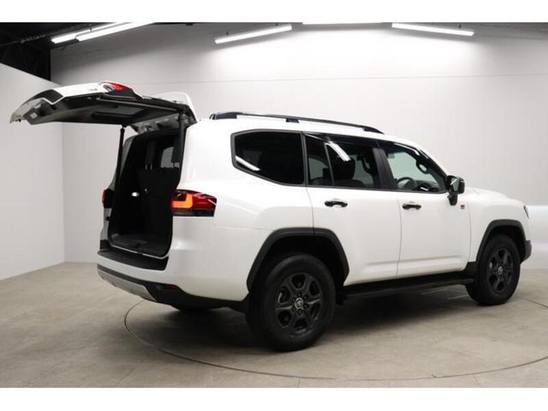 LAND CRUISER