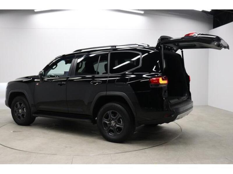 LAND CRUISER