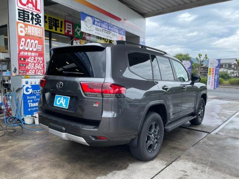 LAND CRUISER