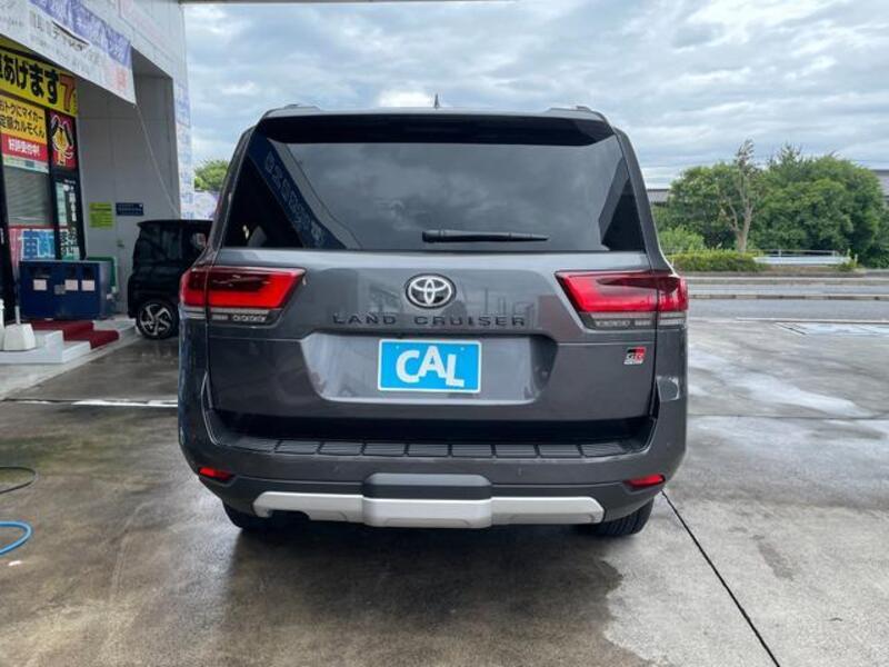 LAND CRUISER