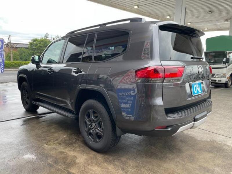 LAND CRUISER