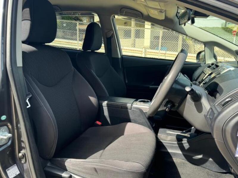 PRIUS ALPHA