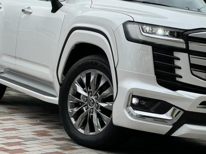 LAND CRUISER