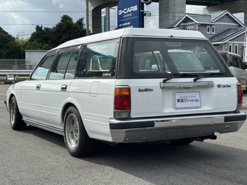 CROWN VAN