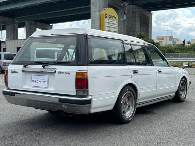 CROWN VAN