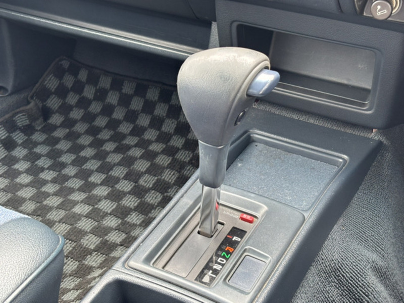 CROWN VAN