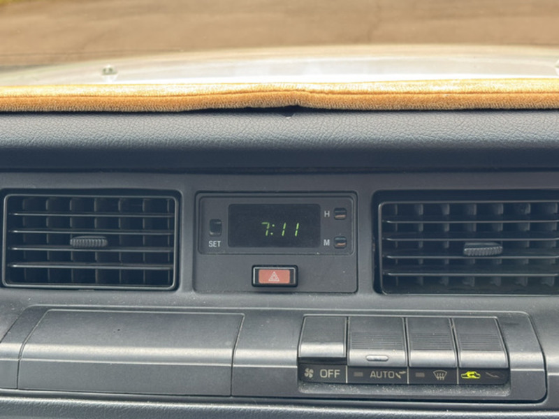 CROWN VAN