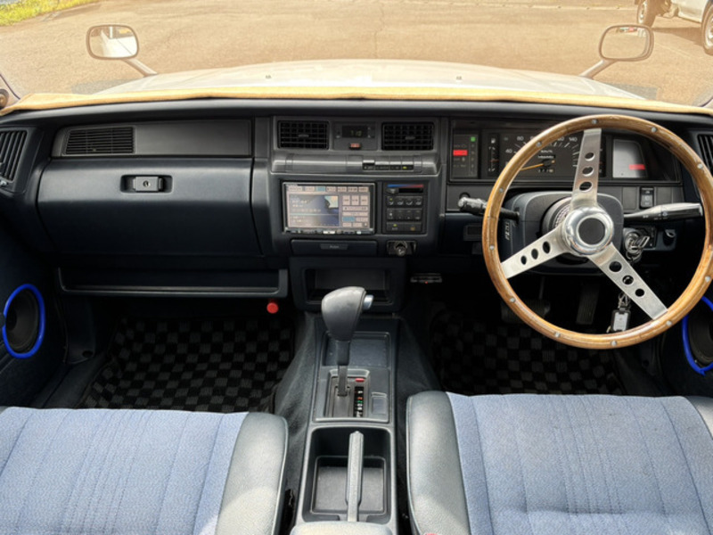 CROWN VAN