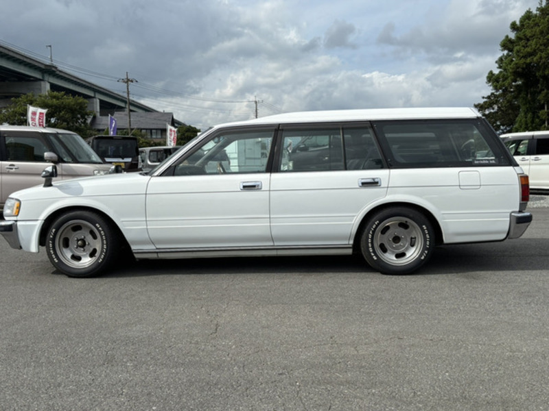 CROWN VAN