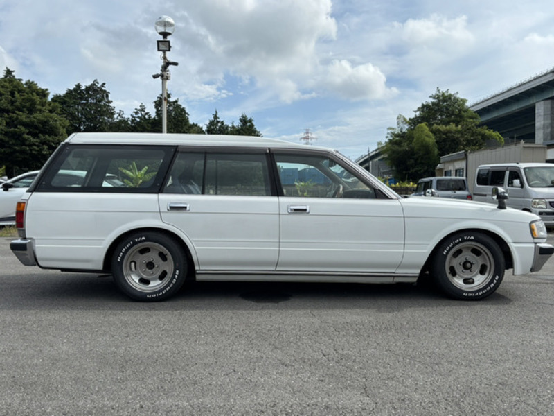 CROWN VAN