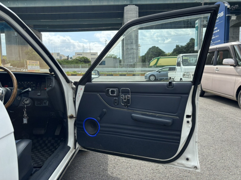 CROWN VAN