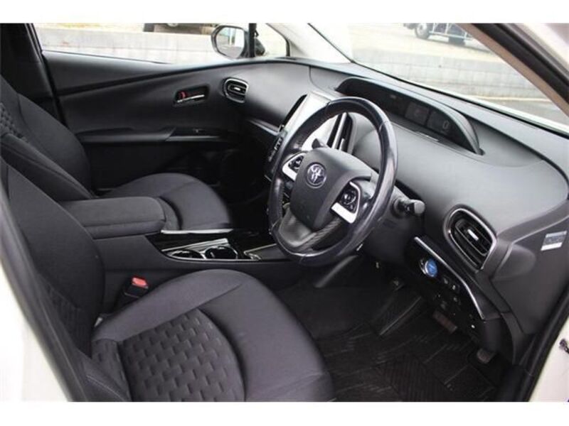 PRIUS PHV