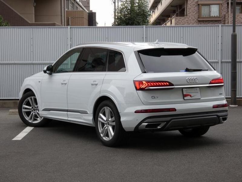 Q7