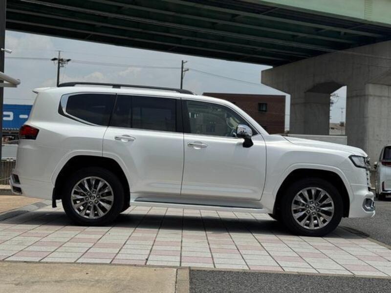 LAND CRUISER