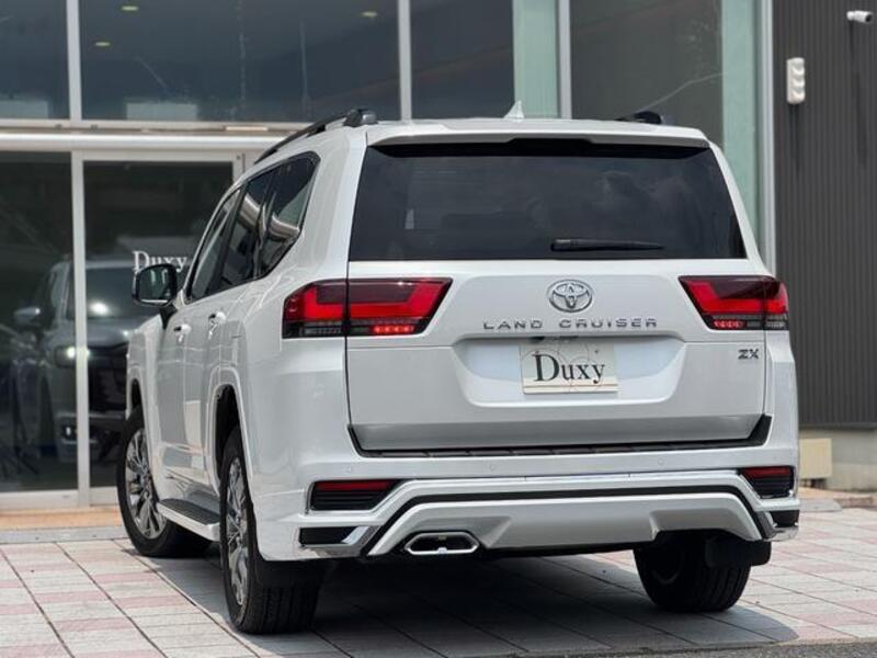 LAND CRUISER