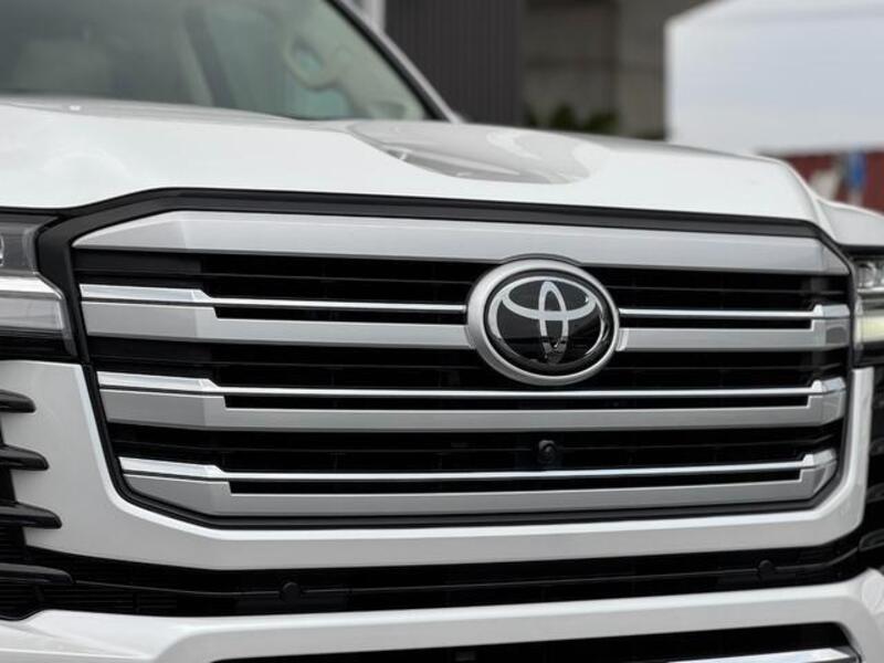 LAND CRUISER