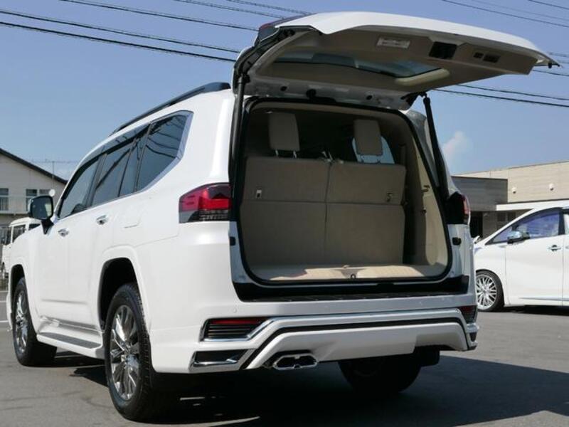 LAND CRUISER