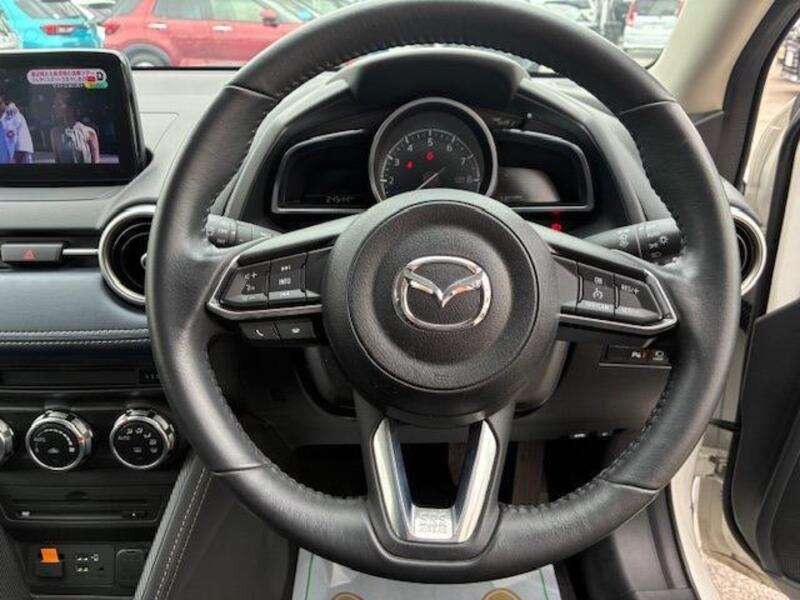 MAZDA2