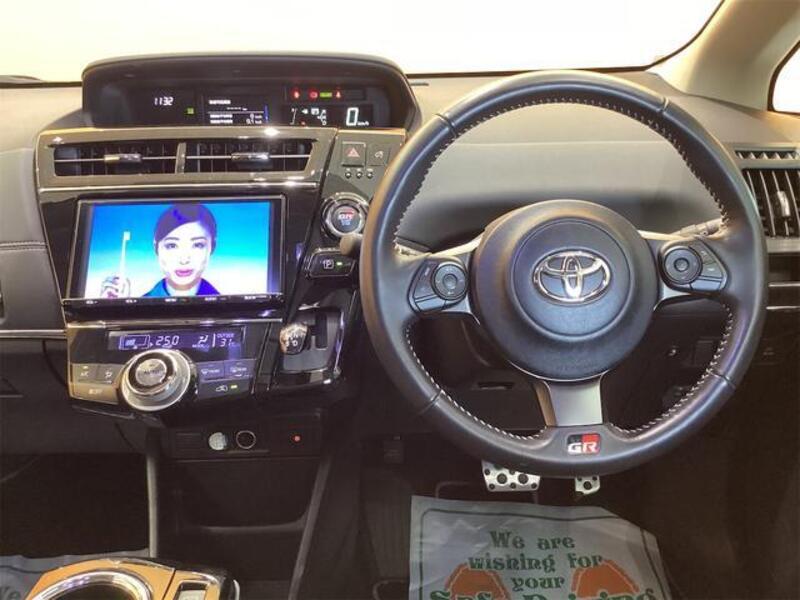 PRIUS ALPHA