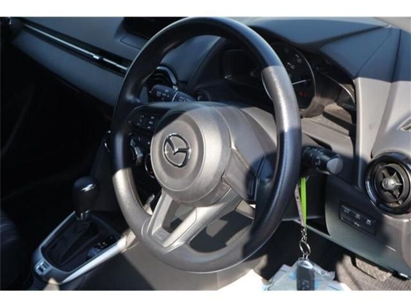 MAZDA2