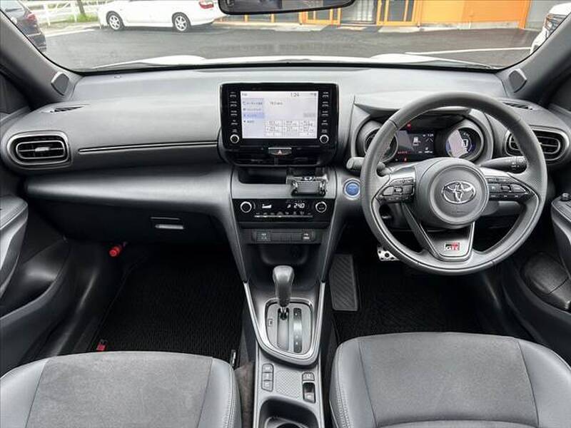 YARIS CROSS